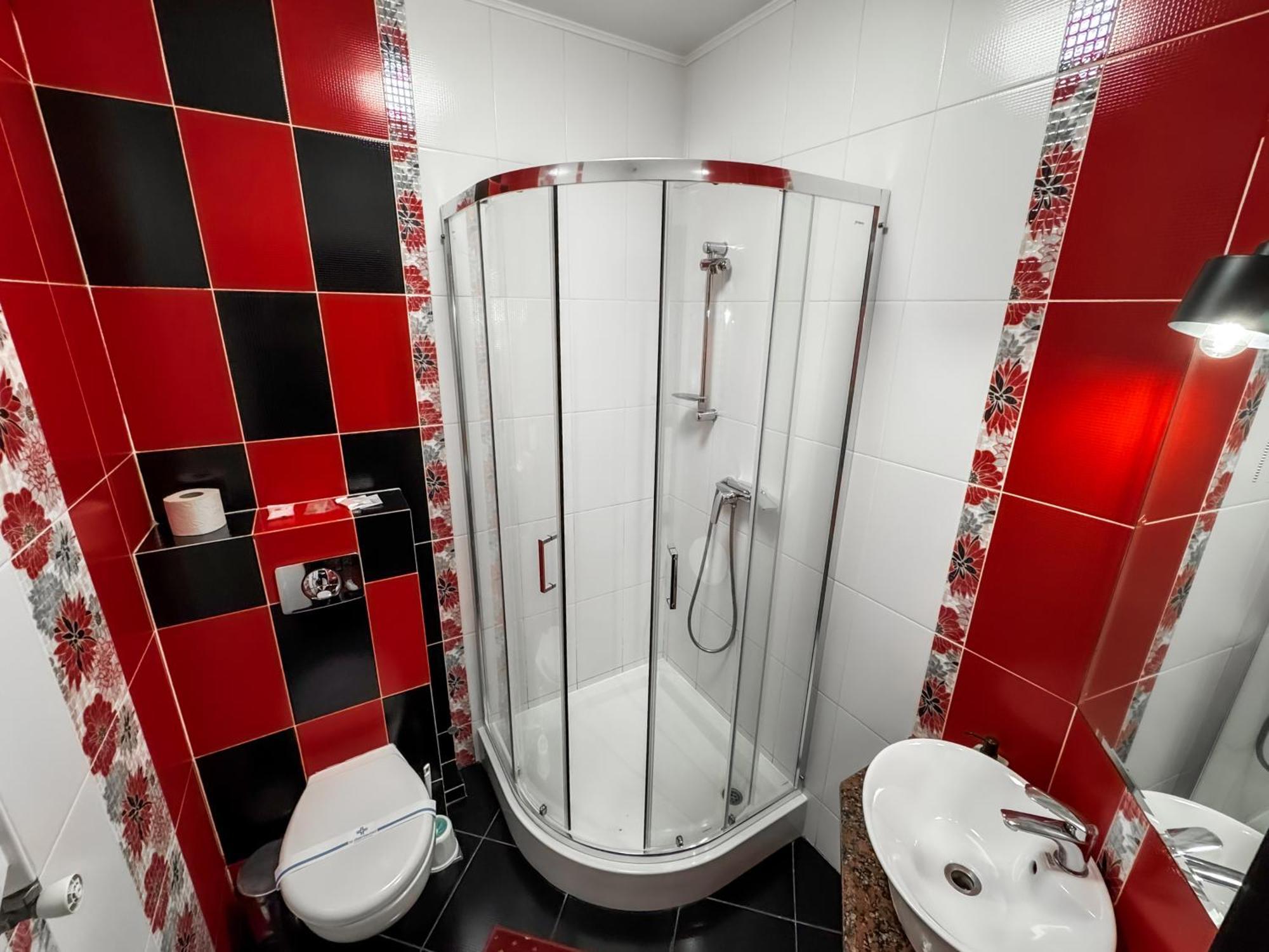 Apartments On Zaliznychna 49 Ivano-Frankivsk Luaran gambar
