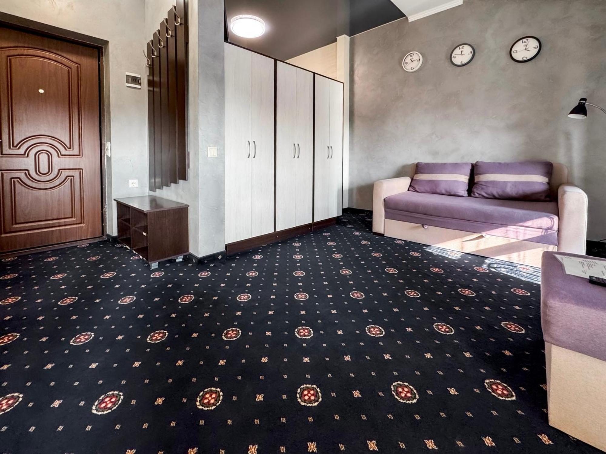 Apartments On Zaliznychna 49 Ivano-Frankivsk Luaran gambar