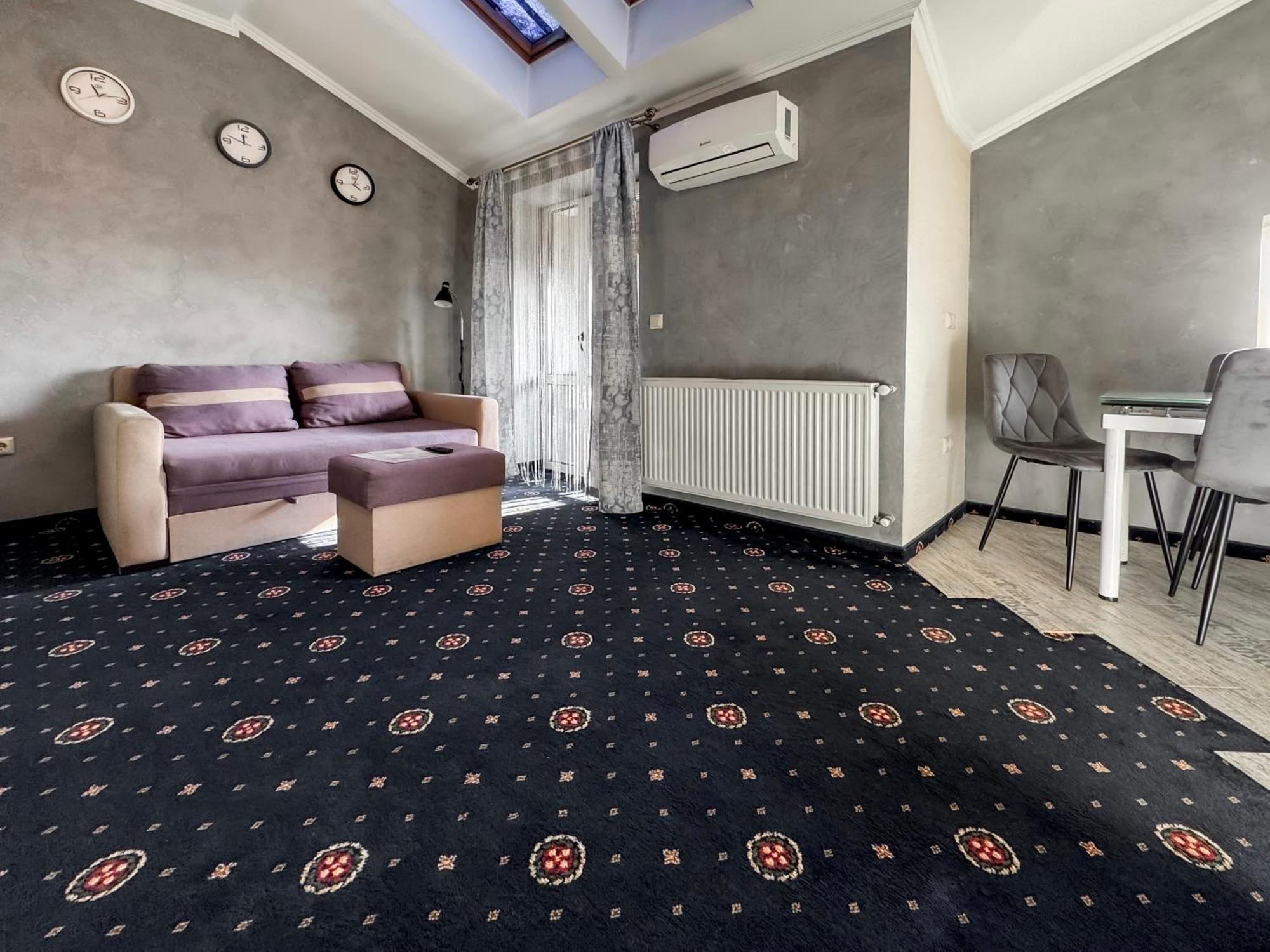 Apartments On Zaliznychna 49 Ivano-Frankivsk Luaran gambar