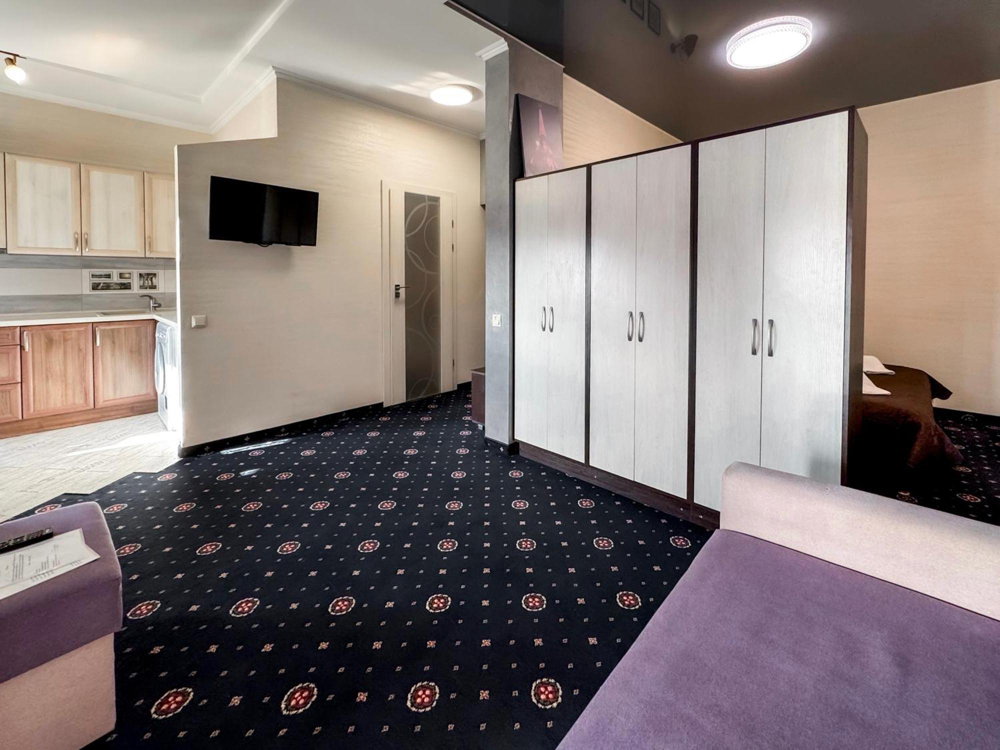 Apartments On Zaliznychna 49 Ivano-Frankivsk Luaran gambar