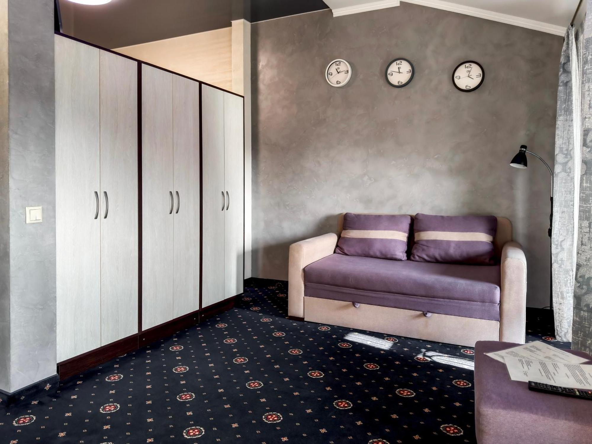 Apartments On Zaliznychna 49 Ivano-Frankivsk Luaran gambar