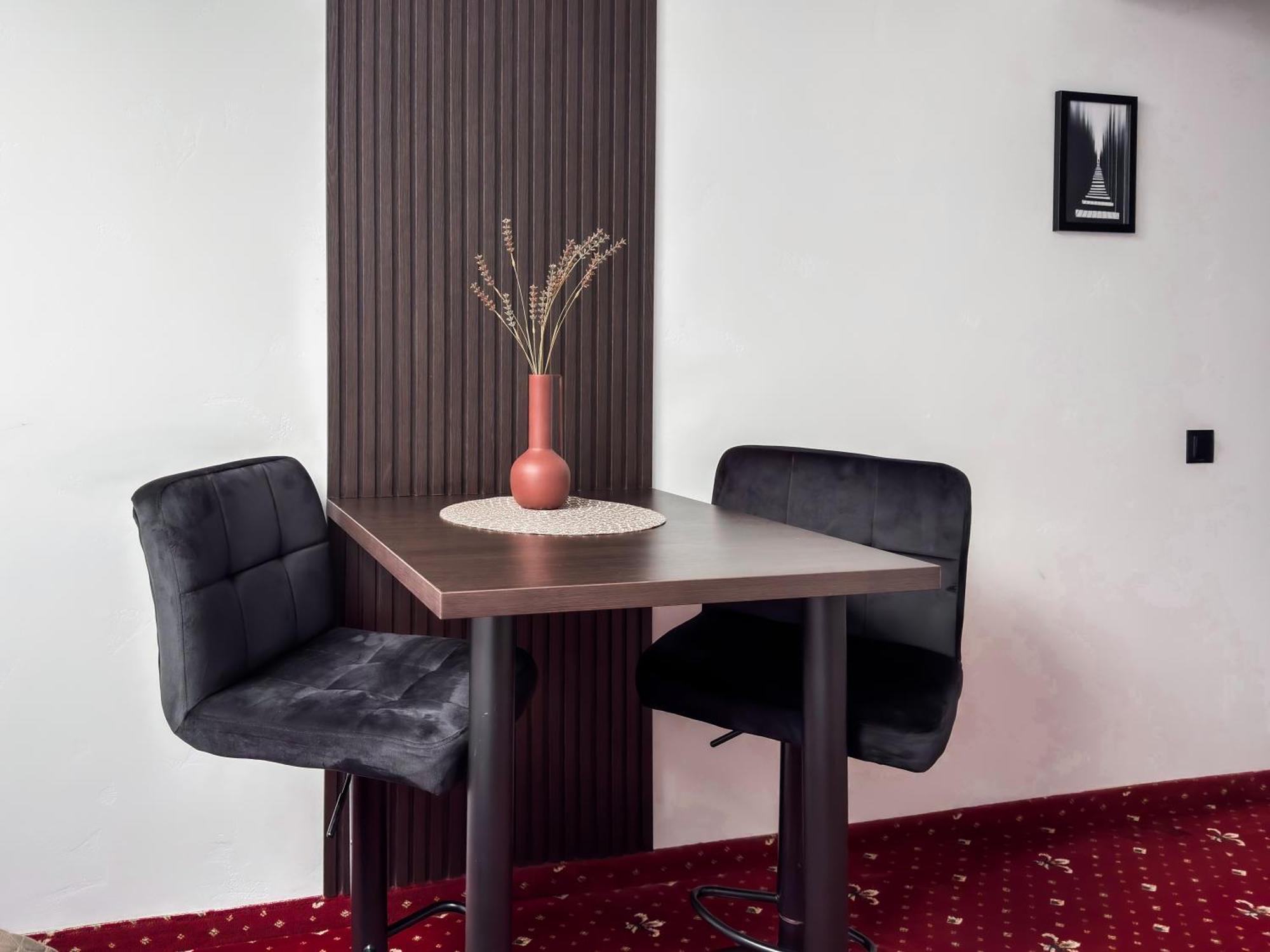 Apartments On Zaliznychna 49 Ivano-Frankivsk Luaran gambar