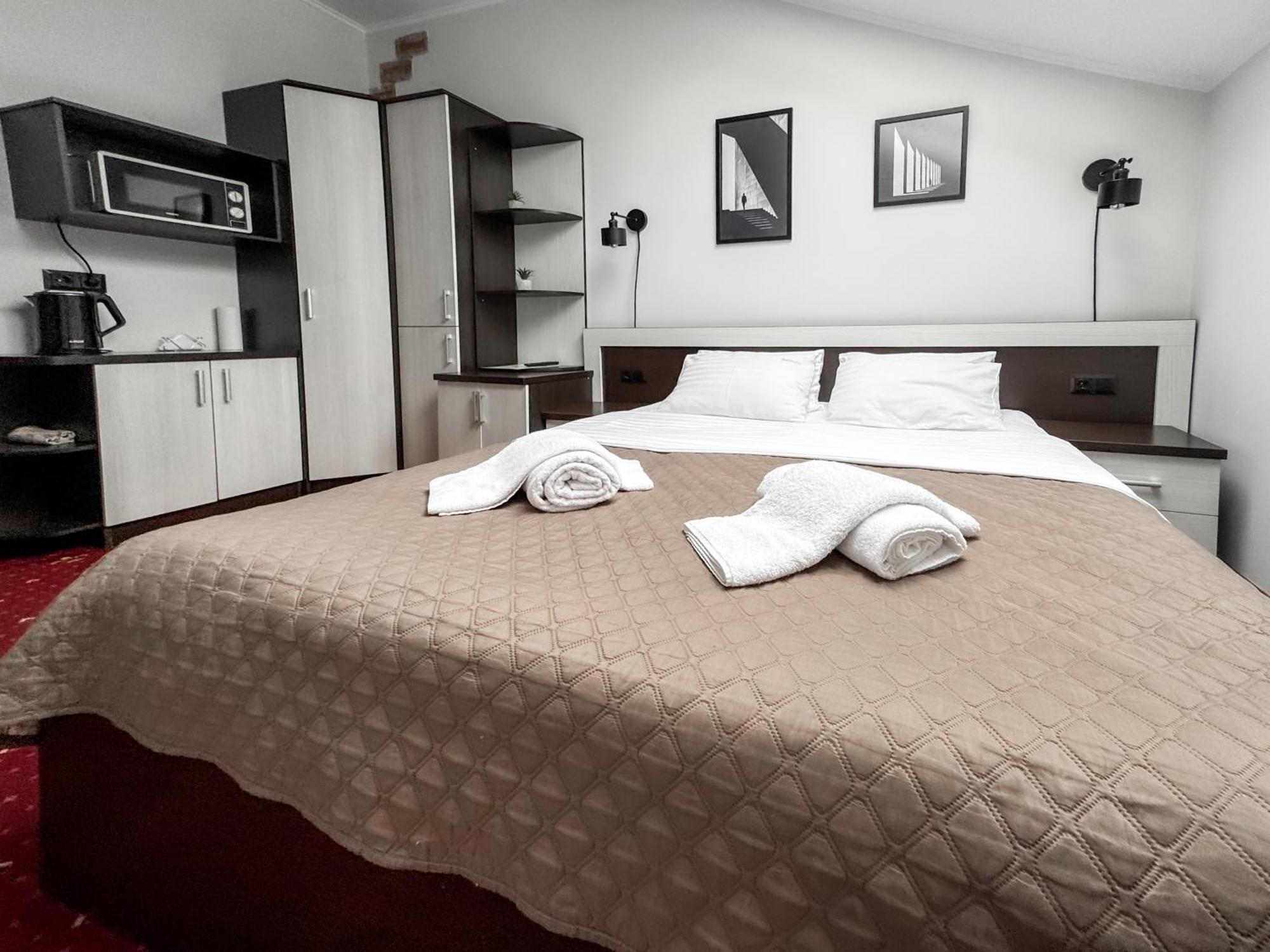 Apartments On Zaliznychna 49 Ivano-Frankivsk Luaran gambar