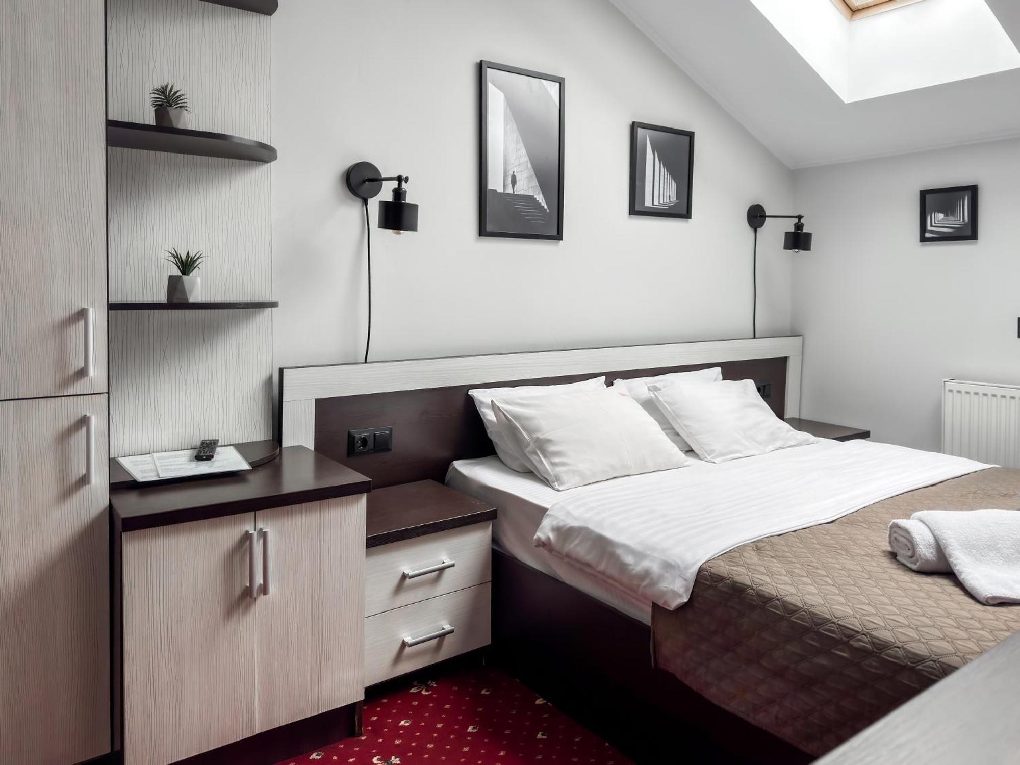 Apartments On Zaliznychna 49 Ivano-Frankivsk Luaran gambar