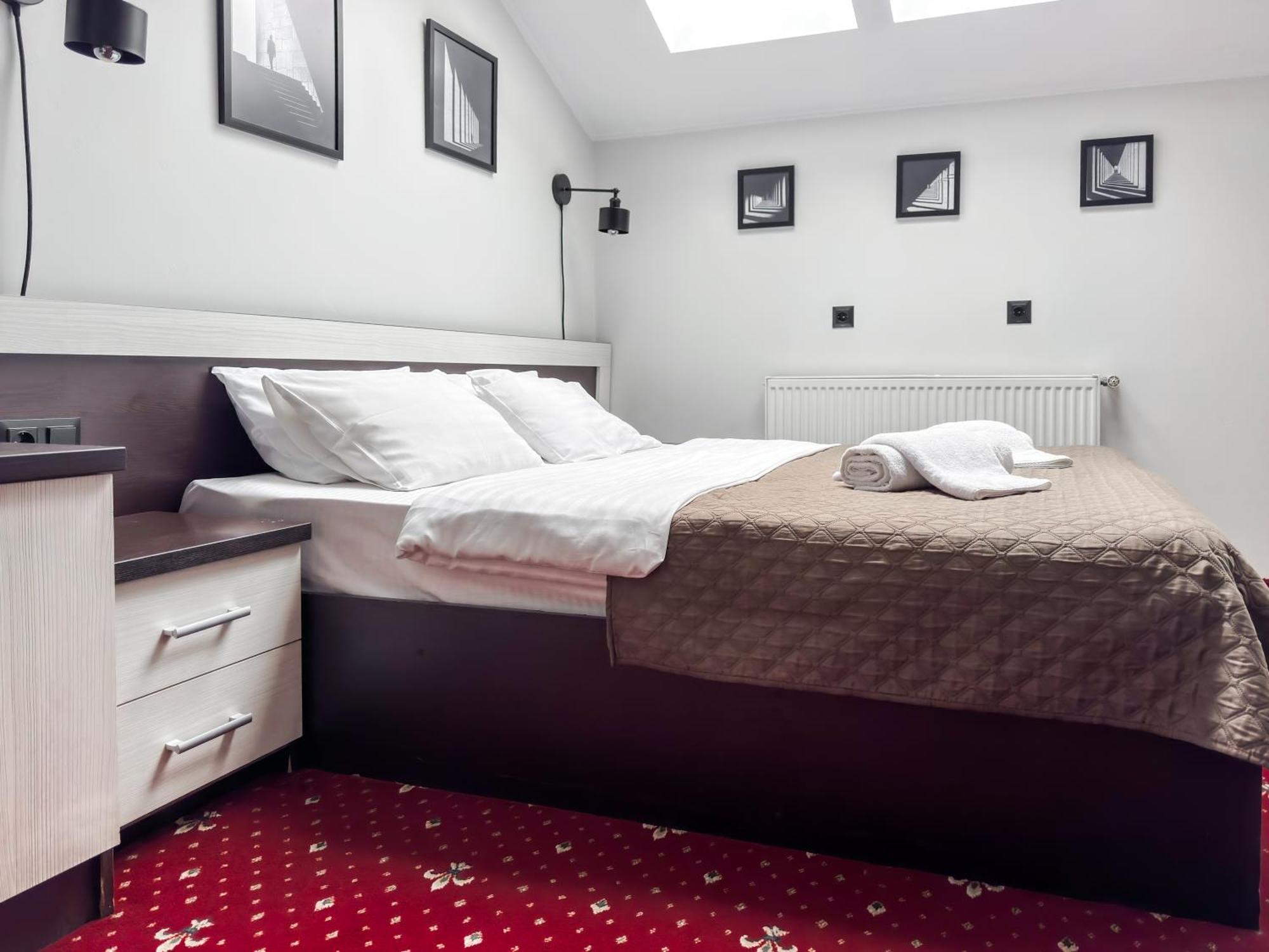 Apartments On Zaliznychna 49 Ivano-Frankivsk Luaran gambar