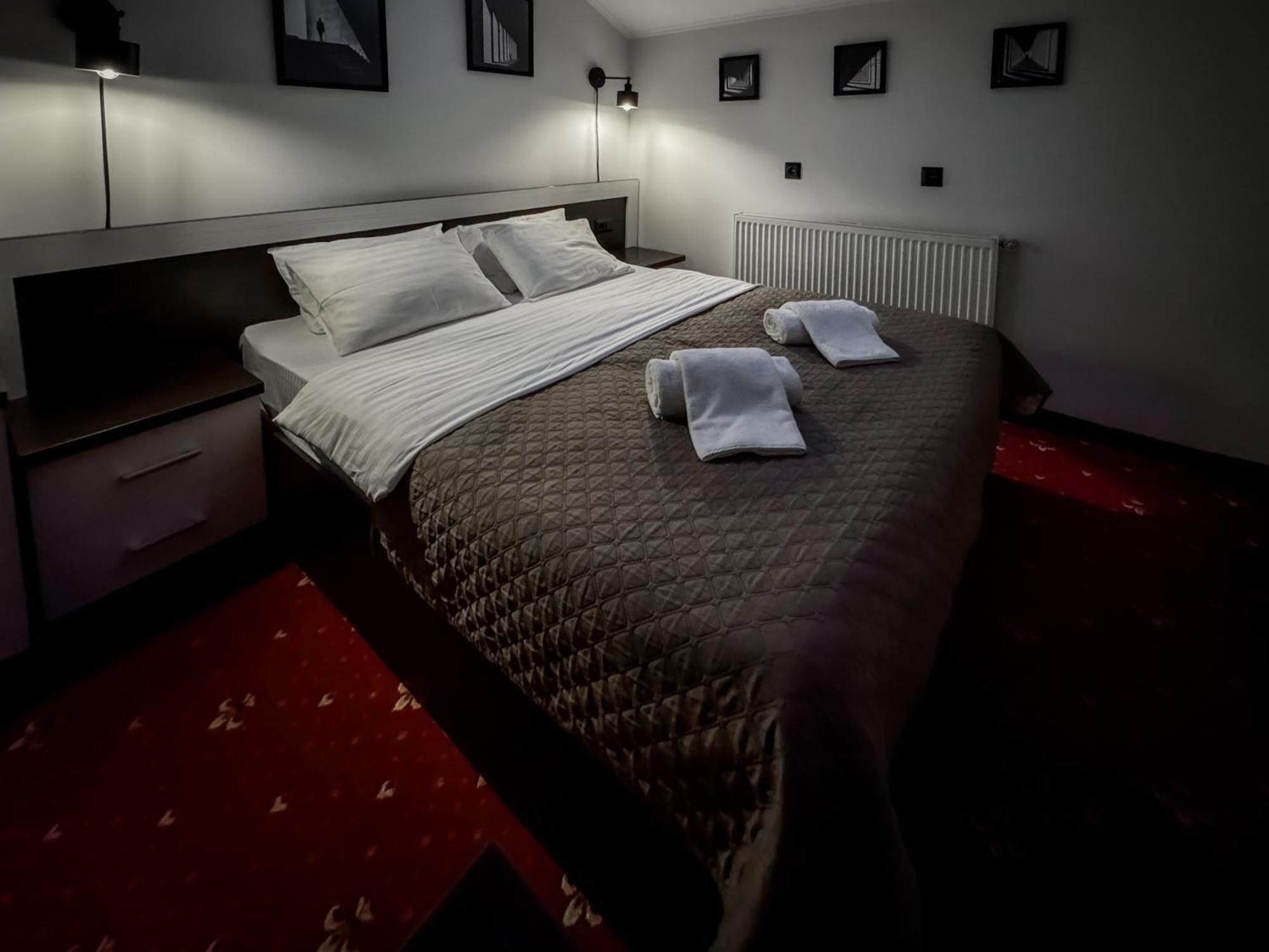 Apartments On Zaliznychna 49 Ivano-Frankivsk Luaran gambar