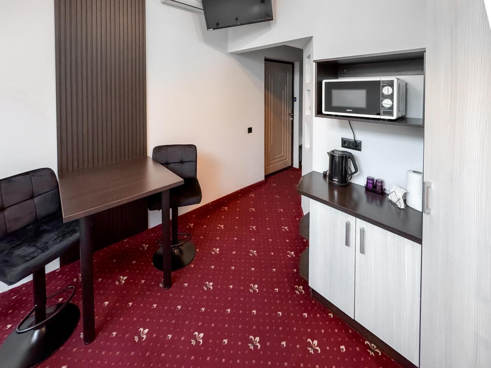 Apartments On Zaliznychna 49 Ivano-Frankivsk Luaran gambar