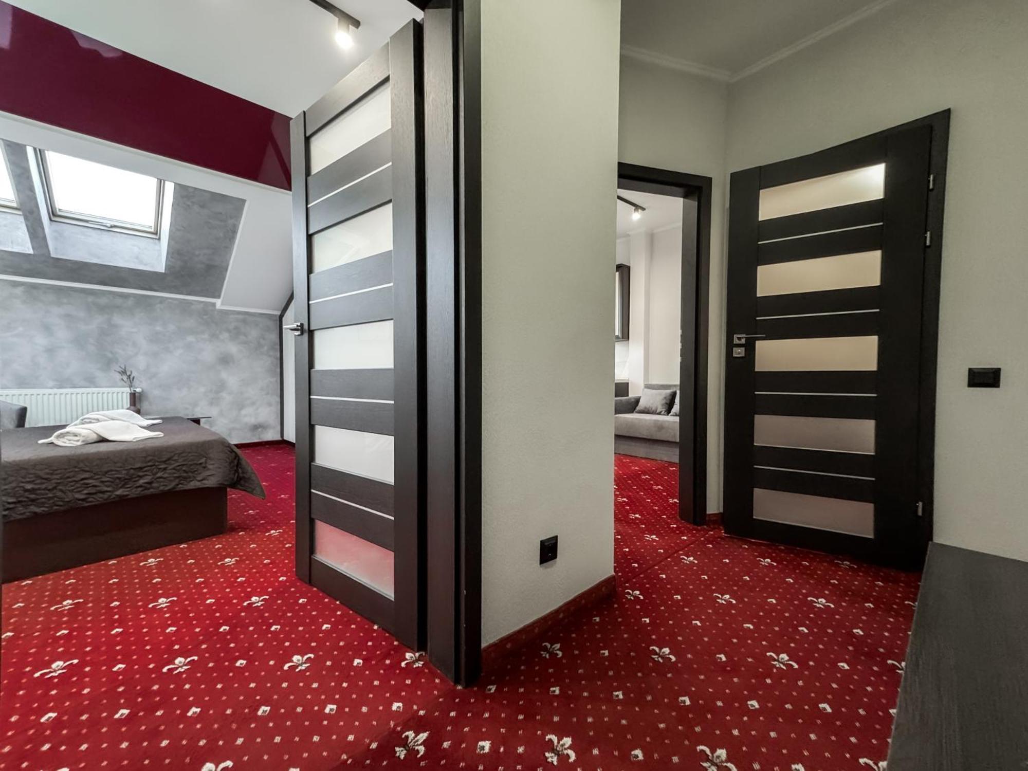 Apartments On Zaliznychna 49 Ivano-Frankivsk Luaran gambar