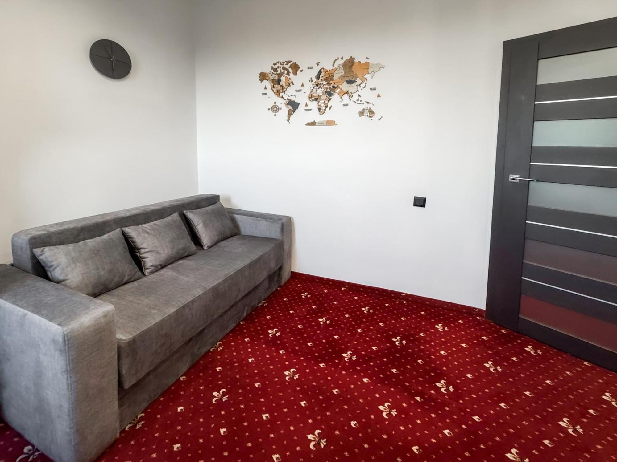 Apartments On Zaliznychna 49 Ivano-Frankivsk Luaran gambar