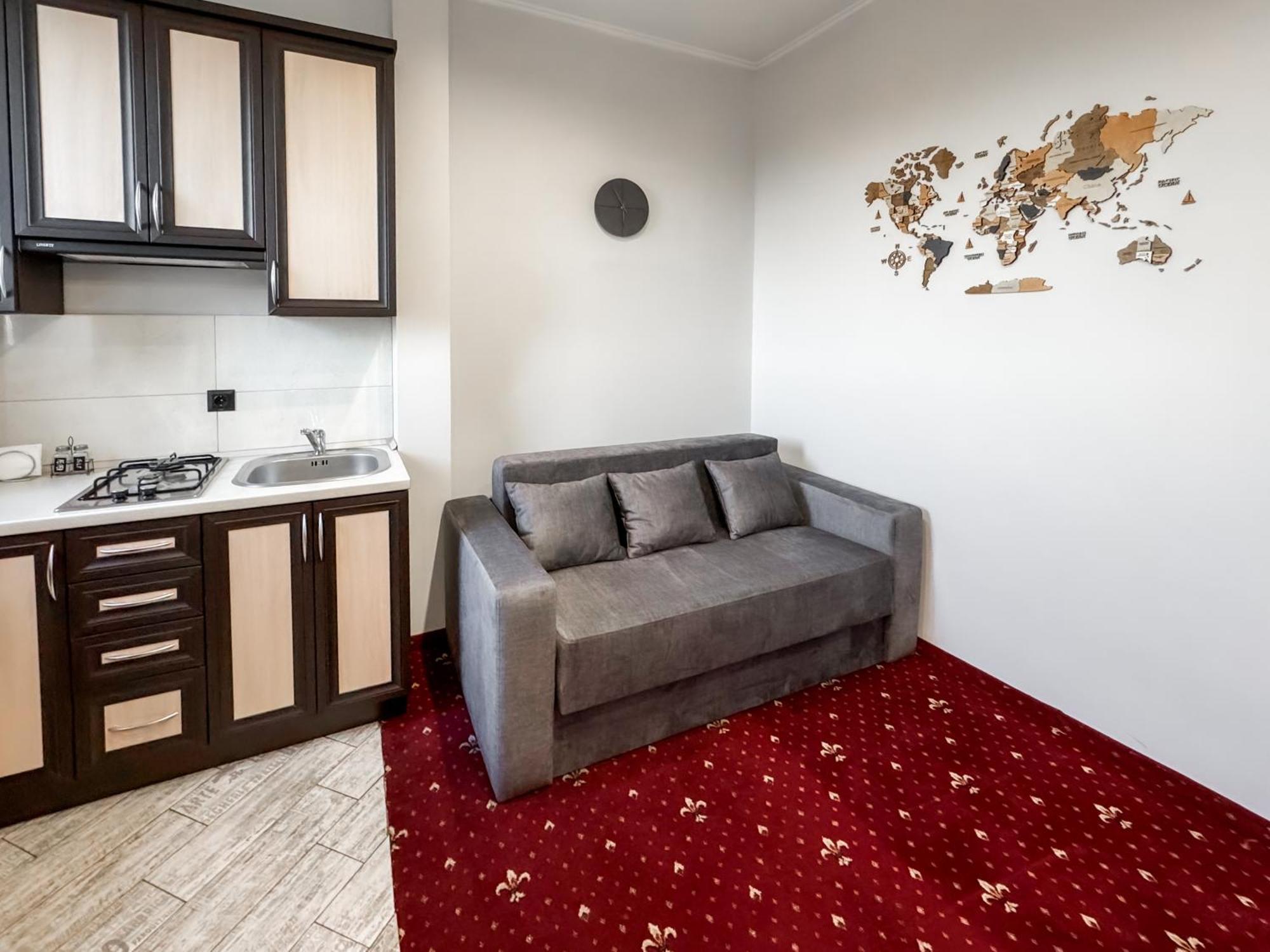 Apartments On Zaliznychna 49 Ivano-Frankivsk Luaran gambar