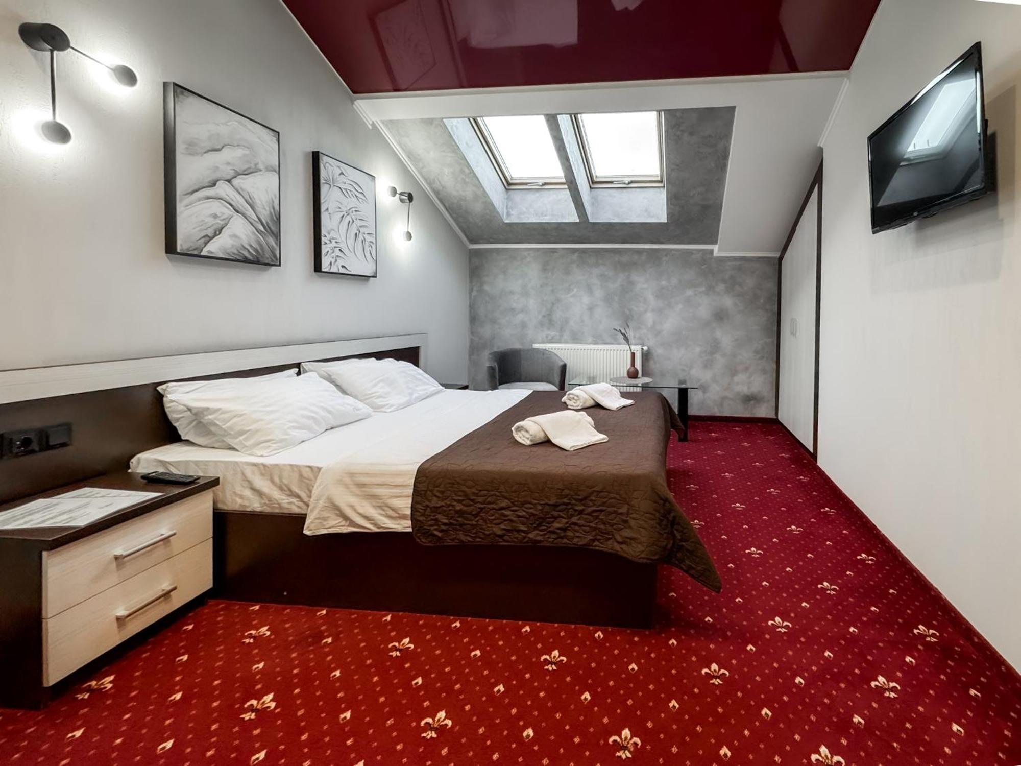 Apartments On Zaliznychna 49 Ivano-Frankivsk Luaran gambar